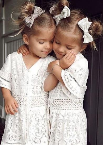  Dzieci_Wszystkie nasze są - bliźniaczki-od Heni .jpg